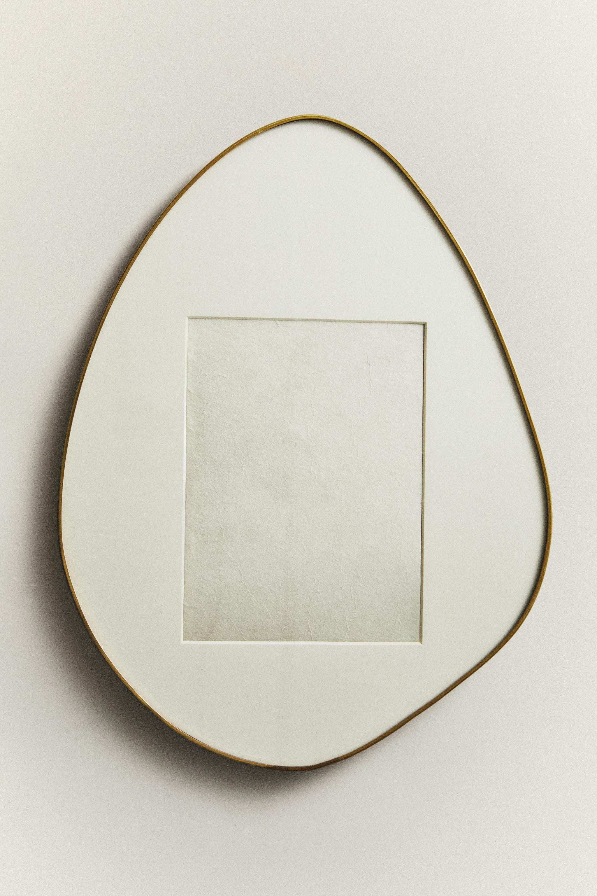 IRREGULAR SHAPE PICTURE FRAME